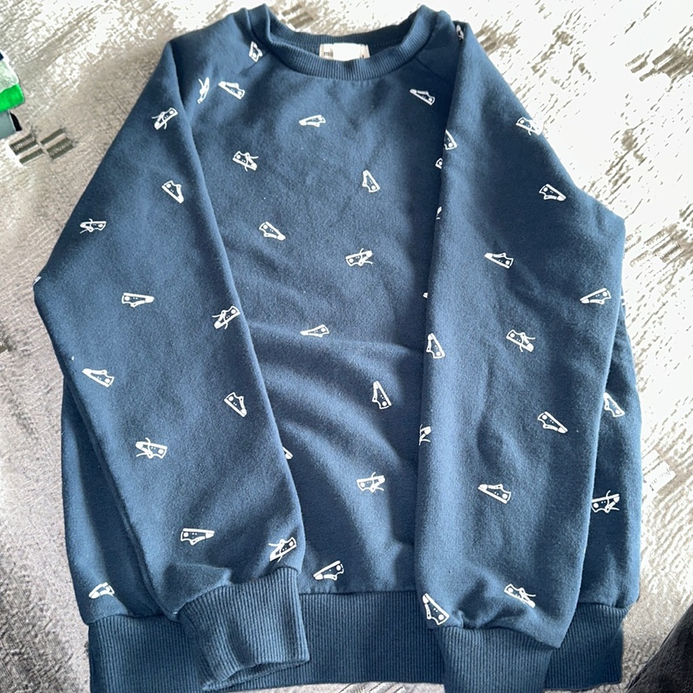 Long sleeve cotton crewneck sweater